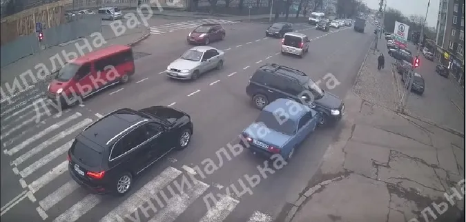 У Луцьку на вулиці Ковельській – ДТП з потерпілими (відео)