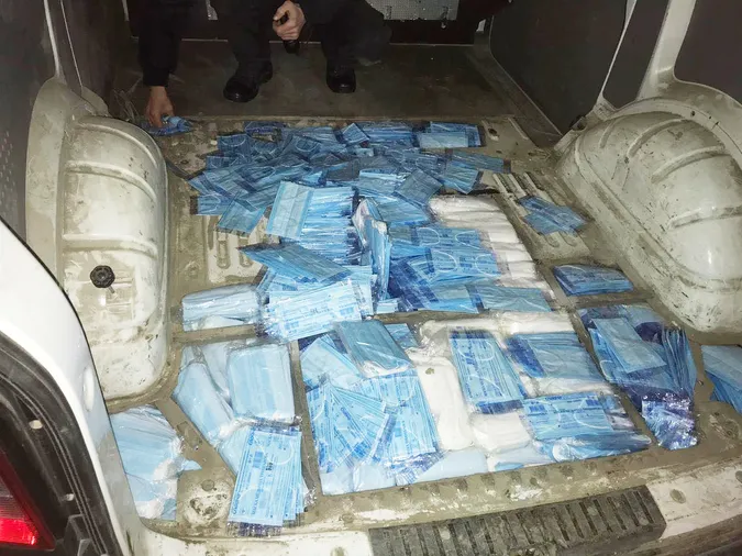 Через «Устилуг» намагалися вивезти понад 10 тисяч медичних масок (фото)