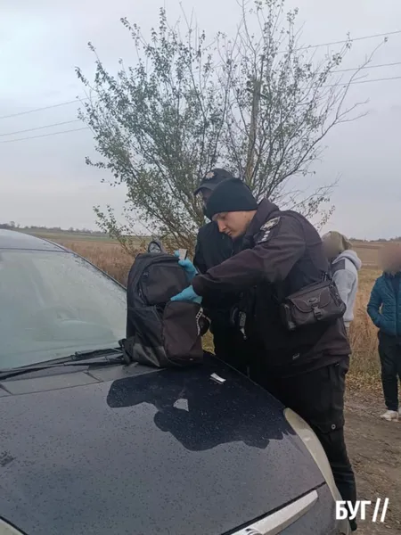 Біля Нововолинська спіймали «на гарячому» двох закладчиків (фото)