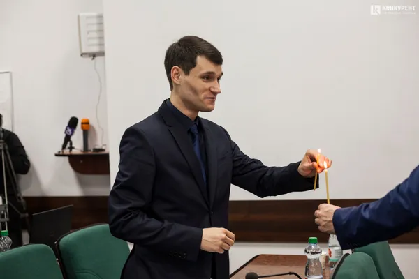 Із вогнем миру і співами: якою була остання в 2019 році сесія Луцької міської ради (фото)