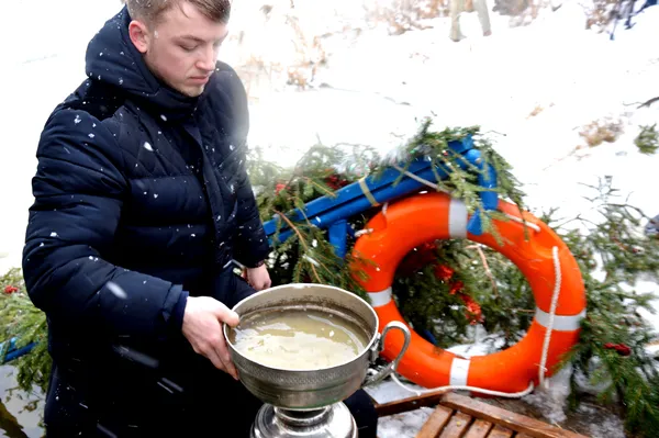 Як у Луцьку віряни занурювалися на свято Хрещення (фото)