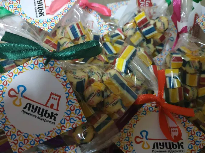 Створили унікальні солодощі з логотипом Луцька