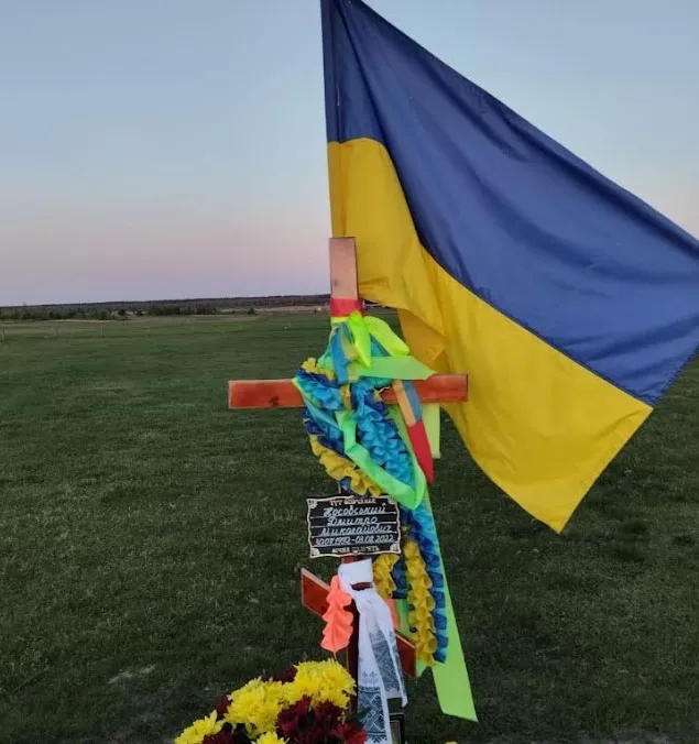 На Волині невідомий зняв прапор з могили полеглого бійця