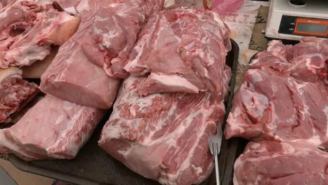 На луцьких ринках перед святами здешевшало м'ясо (відео)