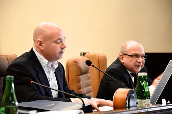 Гунчику – незадовільно, Василенка – в тюрму, Столяру – бурштин: репортаж із сесії Волиньради (фото, відео)