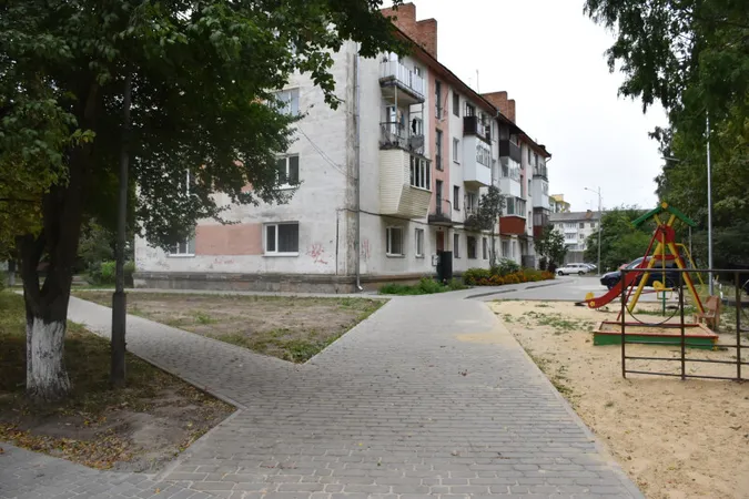 У Луцьку відремонтували три пришкільні території та спортзал (фото)