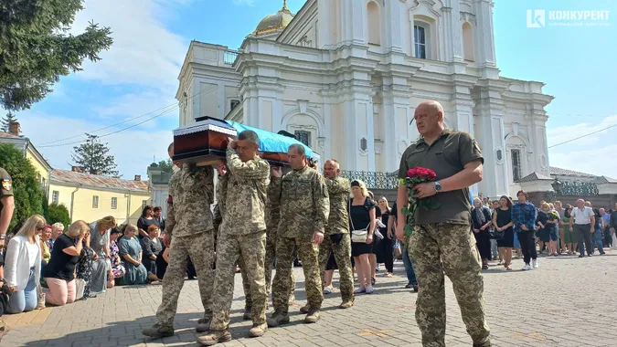 Йому було 25: у Луцьку попрощалися із загиблим воїном Максимом Мартиновим (фото, відео)