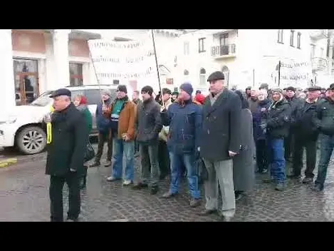 У Луцьку страйкують працівники «Богдан Моторс» (фото, відео, оновлено)