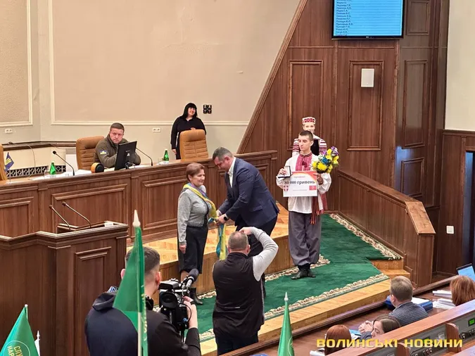 Вчительці з хімії вручили звання «Почесний громадянин Волині»