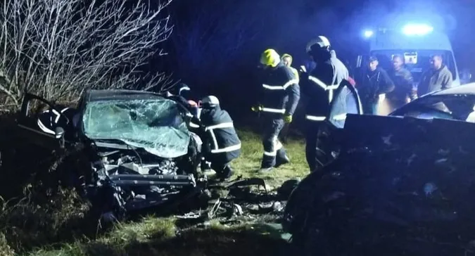 Смертельна ДТП на Волині: живого і мертвого водіїв витягали з автівок рятувальники (фото, відео)