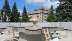 У центрі Луцька ремонтують фонтан: показали перші результати (фото)