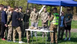 Польова форма, дрони, турнікети: на Волині провели навчальні збори для школярів (фото)