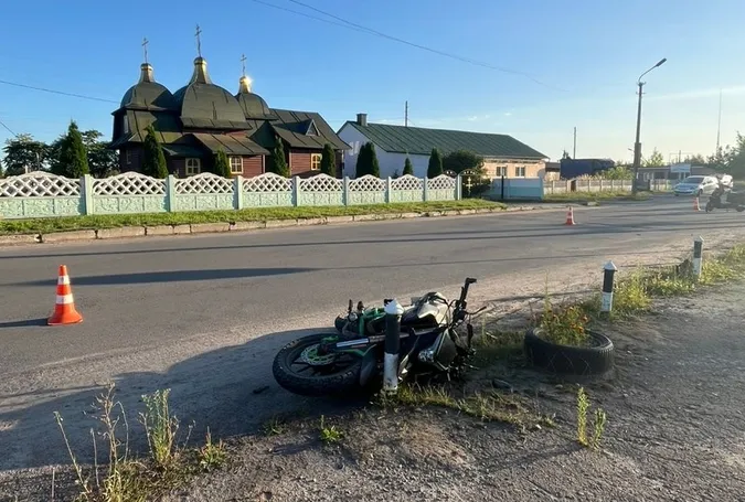 Жахлива аварія: на Волині мотоцикліст влупився в електроскутер