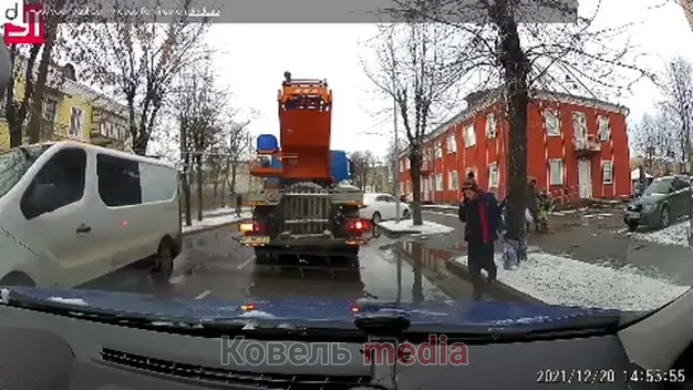 У Ковелі хлопчик ледь не забіг під колеса автомобіля (відео)