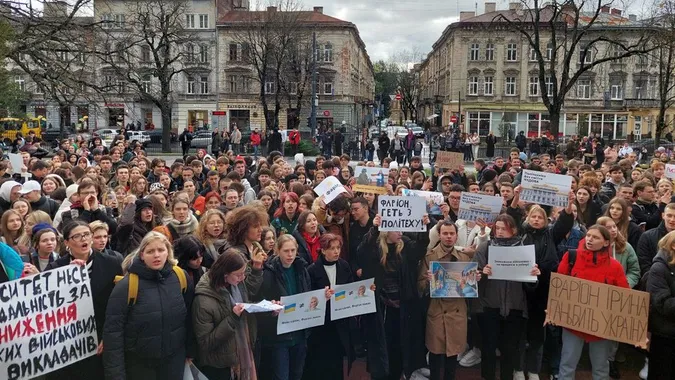 У Львові студенти вимагають звільнення Фаріон (фото)