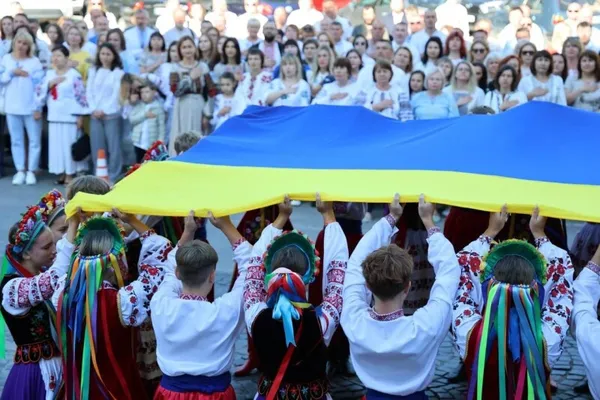 День Державного Прапора України: у Луцьку урочисто підняли синьо-жовтий стяг (фото)