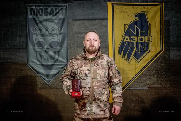 Бійці луцького «Любарта» отримали нагороди від командира «Азову» Дениса Прокопенка (фото)