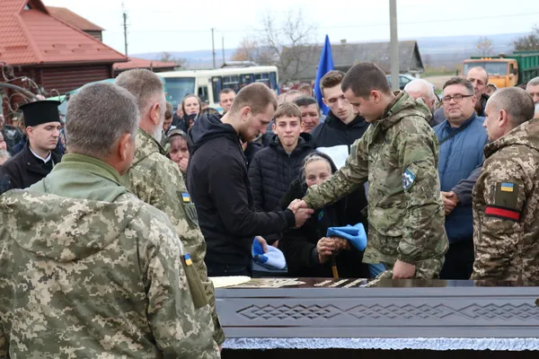 Довго вважався зниклим: Горохівська громада попрощалася з воїном Сергієм Матвіюком (фото)