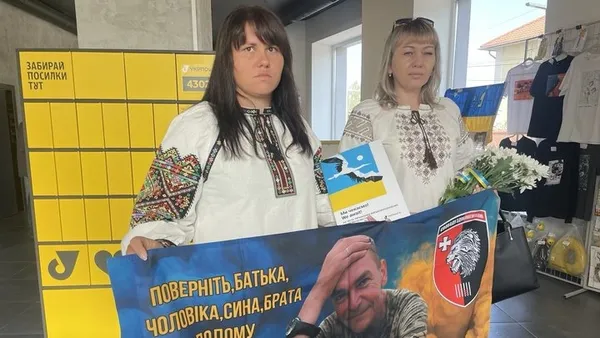 «Ми чекаємо!»: у Луцьку погасили нові поштові марки до Дня Незалежності (фото)