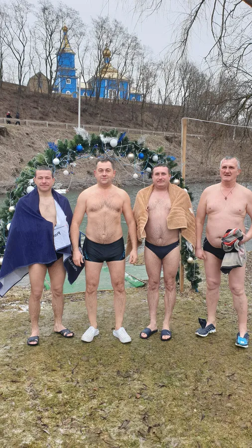 Морозно, але здорово: волиняни хизуються фотографіями з Водохрещенських купань