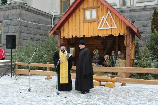Біля луцького університету встановили Різдвяну шопку (фото)