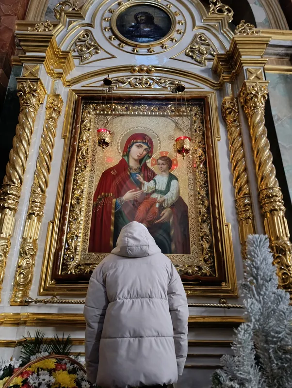 Молитви і колядки: у луцькому соборі Святої Трійці провели різдвяну службу (фото)