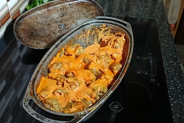 Готові голубці у гусятниці