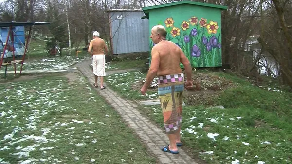 Центральний парк Луцька заполонили «моржі» (фото, відео)