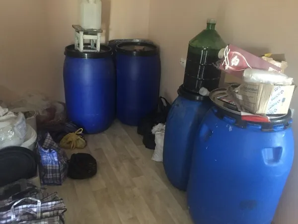 У Луцьку підробляли медівку відомого волинського медовара (фото)