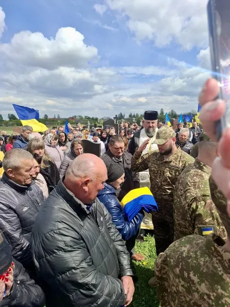 У рідному селі на Волині попрощалися з загиблим на Донеччині воїном Петром Олендром