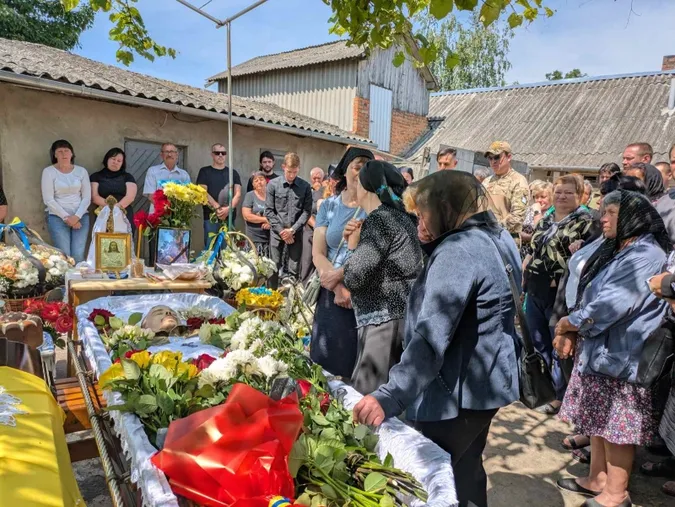 На Волині попрощалися із молодим воїном Михайлом Муковозом (фото)