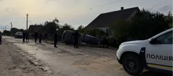 На Волині дві машини підрізали авто ТЦК: воно перекинулося, є тяжко травмовані (відео)