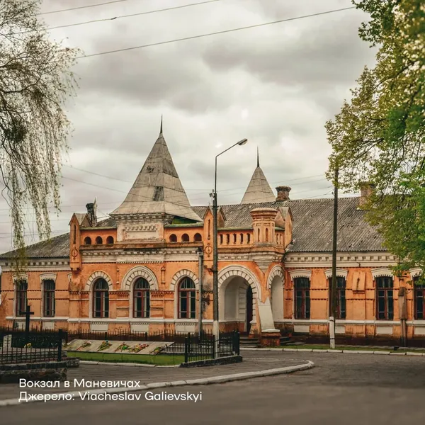 Маневичі, про які ви не знали: від королівського паркету до рок-н-рольних легенд (фото)