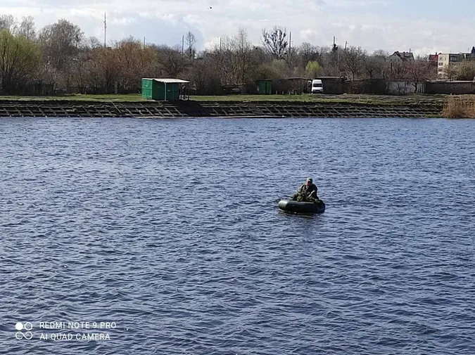У Нововолинську на озері встановили штучні нерестовища (фото)