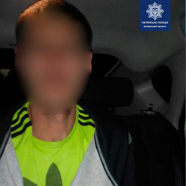 У Луцьку на зупинці побили та пограбували чоловіка (фото)