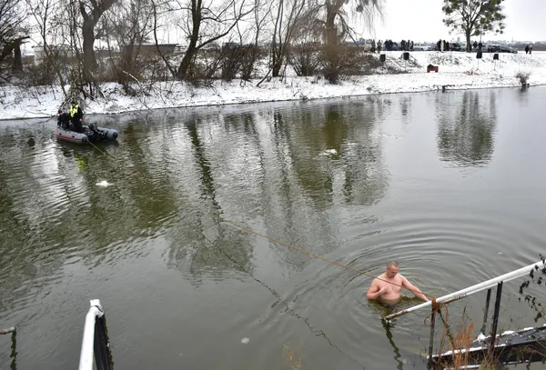 Як лучани купалися в Стиру на Водохреще (фото)