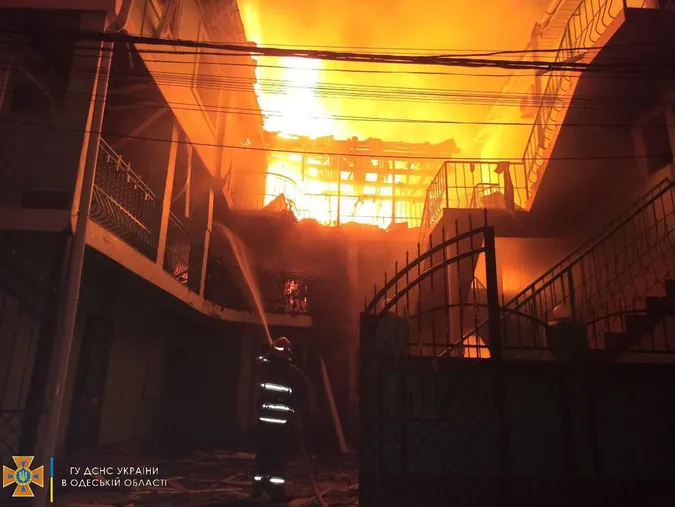 Показали наслідки ракетного удару по курорту на Чорному морі (фото)