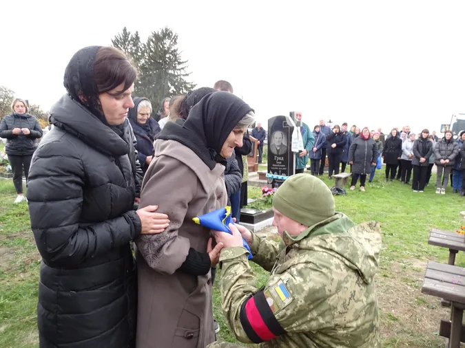 Громада у скорботі: на Волині попрощалися із воїном Юрієм Патієм (фото)