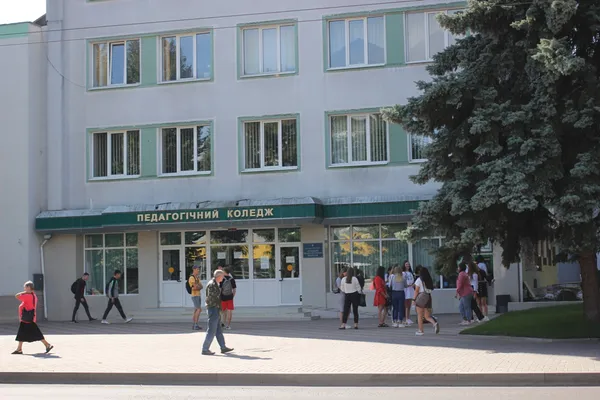 Порожні школи та безлюдні вулиці: як Луцьк святкував 1 вересня (фото)