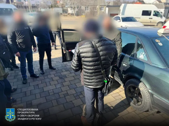 Затримали волинянина, який допомагав ухилянтам «відкосити» від армії (фото)