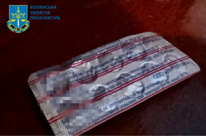 Пістолети, граната, метадон: на Волині затримали трьох наркоділків (фото)