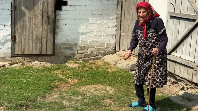 У свої 104 роки ще порає господарство: як живе довгожителька з Волині (фото)
