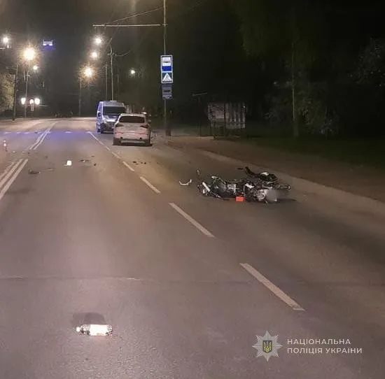 У Луцьку Audi врізалася в мотоцикл – постраждали двоє юнаків (фото)