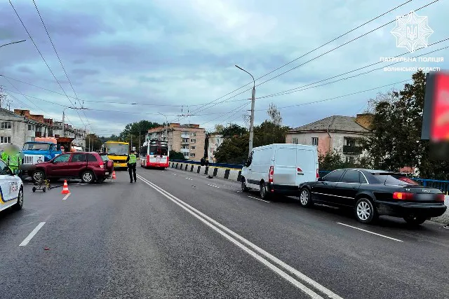 На проспекті Перемоги у Луцьку зіткнулися чотири автомобілі
