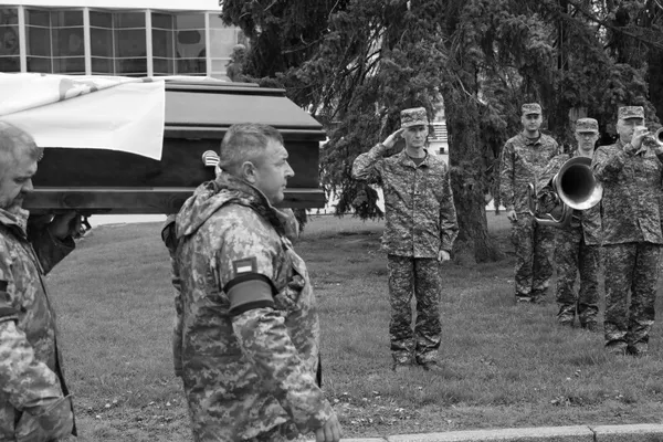 У Луцьку попрощалися із загиблим захисником Андрієм Головачовим (фото)