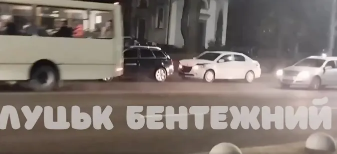У Луцьку на проспекті Перемоги – аварія (відео)