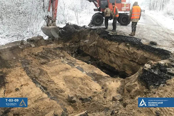 На Волині через погодні умови продовжили ремонт автошляху в Ківерцях (фото)