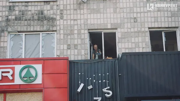 Гоять рани та латають домівки: як у Луцьку оговтуються після обстрілу (фото)