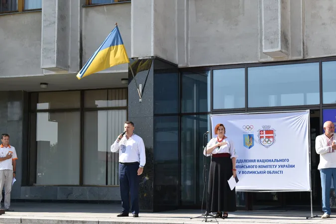 Олімпіада-2020: у Луцьку підняли прапор олімпійського комітету (фото)