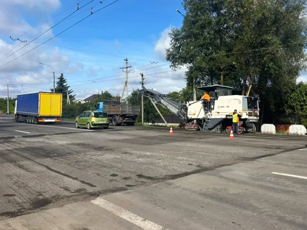 Біля Струмівки завершують ремонт дороги після заміни водопропускної труби (фото)